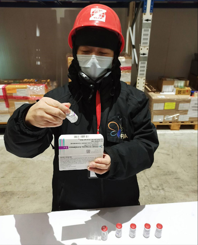 立陶宛政府捐贈台灣2萬劑AZ疫苗，31日上午運抵。食藥署表示，最快於8月7日核發封緘證明書。（衛福部食藥署提供）