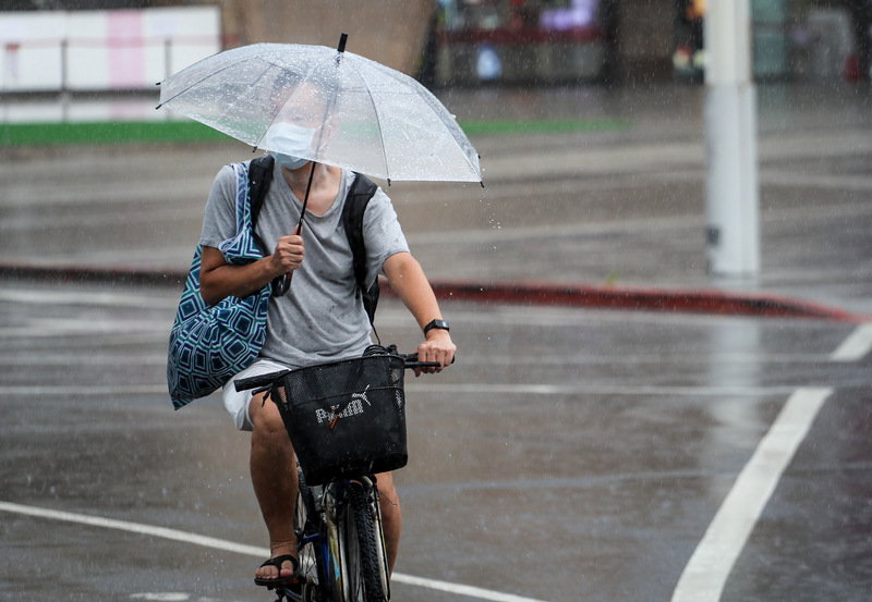 午後山區局部雷陣雨 留意璨樹颱風動態。 (圖：中央社)