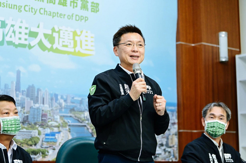 藝人小S（徐熙娣）為台灣奧運國手加油打氣，不料卻被中國網友「出征」，品牌代言也遭終止。民進黨立委趙天麟（中）批中國央視助長霸凌，中共政權不尊重奧運精神。（趙天麟辦公室提供） (圖：中央社)