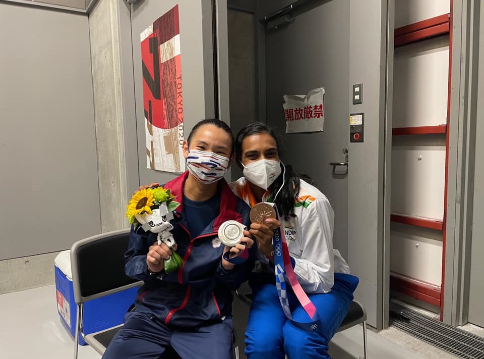 東奧羽球奪銀，戴資穎曝辛度賽後緊擁讓她爆哭。 (圖:取自戴資穎臉書)