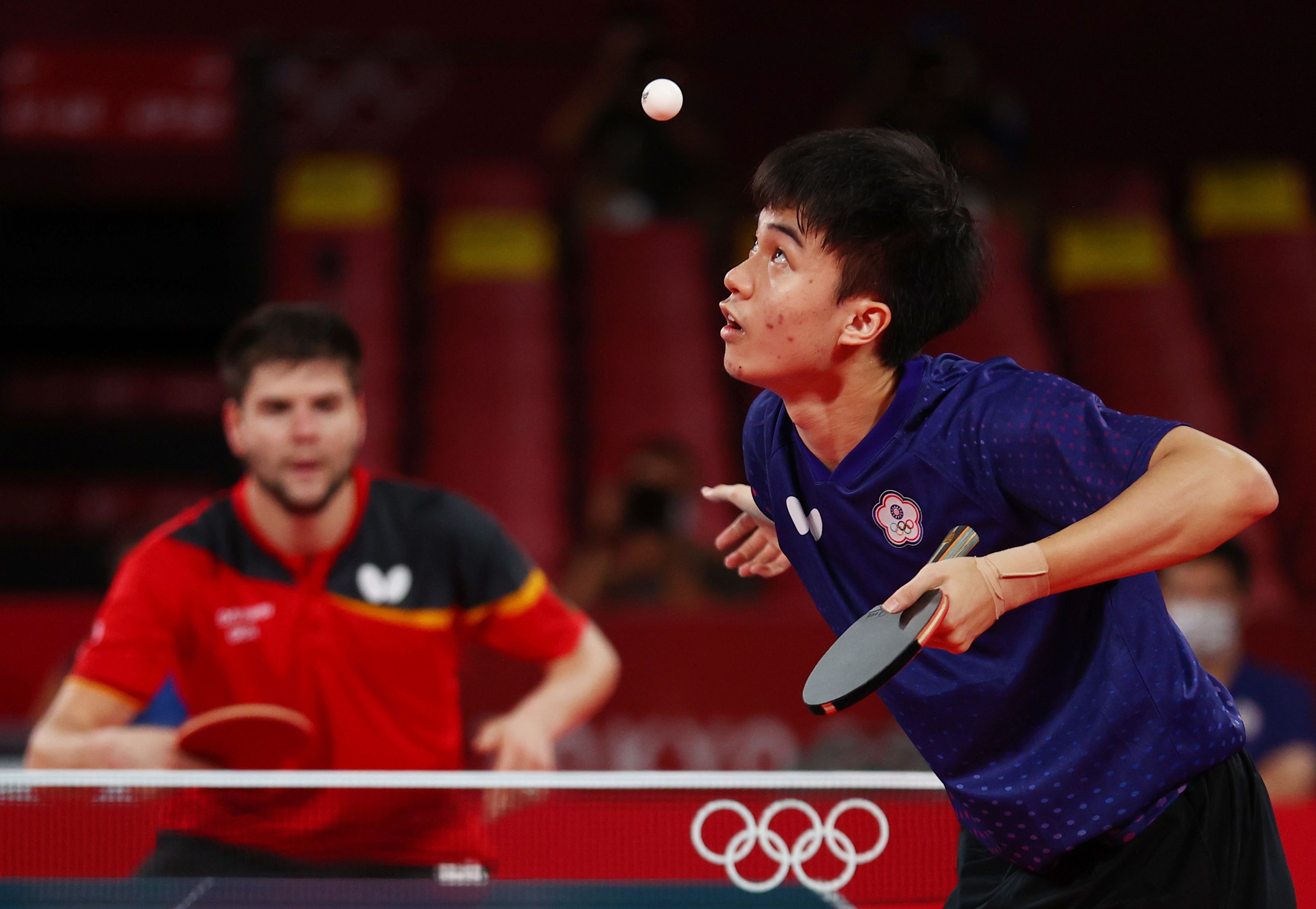 東奧桌球男子團體8強賽3日登場，林昀儒在第2點男單再次對決日前銅牌戰對手、德國名將奧恰洛夫(Dimitrij Ovtcharov)時，成功上演復仇戲碼，表現亮眼。（路透社/達志影像）