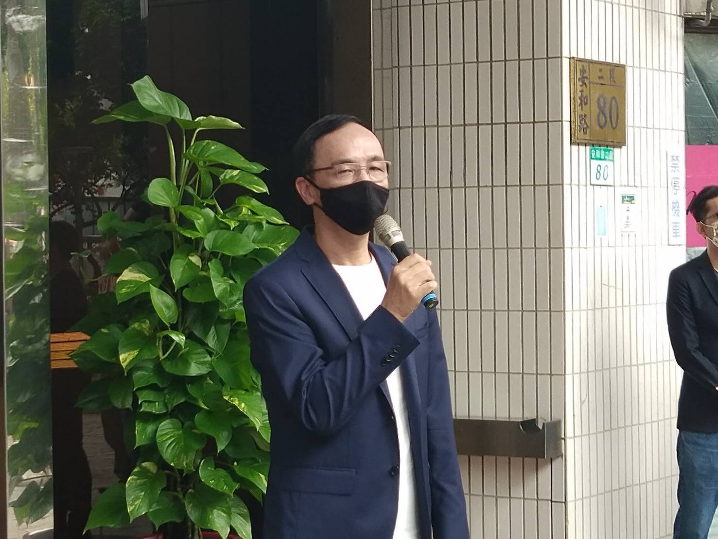 前新北市長朱立倫參選國民黨主席，喊出2022地方選舉6都和縣市長席次都要過半。(王韋婷攝)