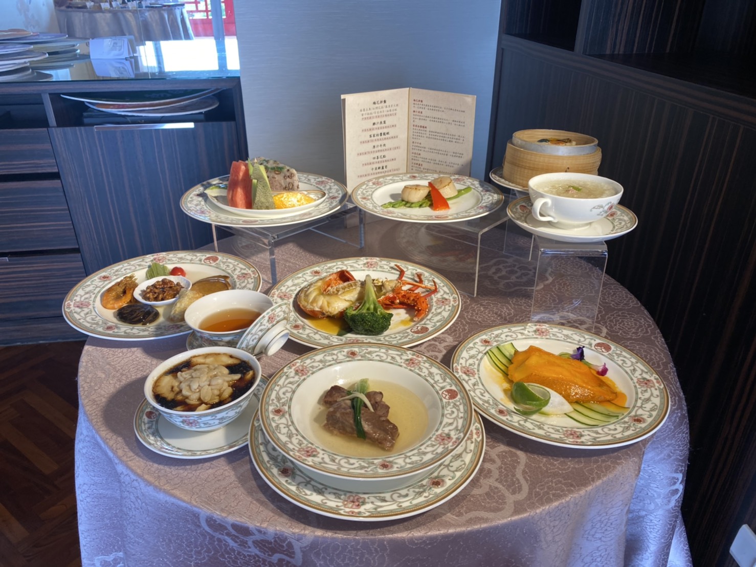 圓山飯店首度開放景觀客房享國宴大餐。（吳琍君攝）