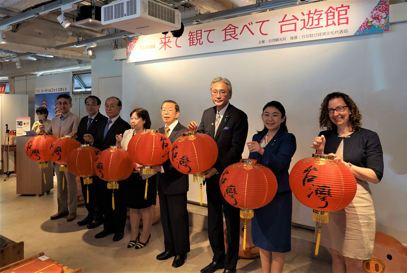 交通部觀光局為了感謝愛台灣、目前無法赴台觀光的日本民眾，在東京舉辦「多彩多姿旅遊台灣館」活動，6日活動開幕式有多位日本貴賓讚賞這次東京奧運台灣選手成績亮麗。 (圖：中央社)