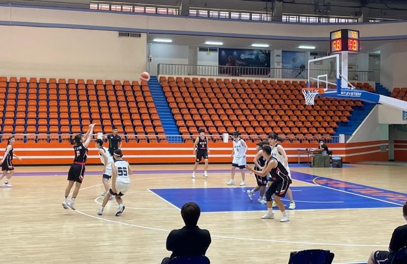 110年全國運動會將在新北舉行，新北市政府表示，目前防疫規劃比照東奧，原則將朝不開放民眾入場觀賽。圖為在板橋體育館舉辦的籃球資格賽。（新北市府提供） (圖：中央社)