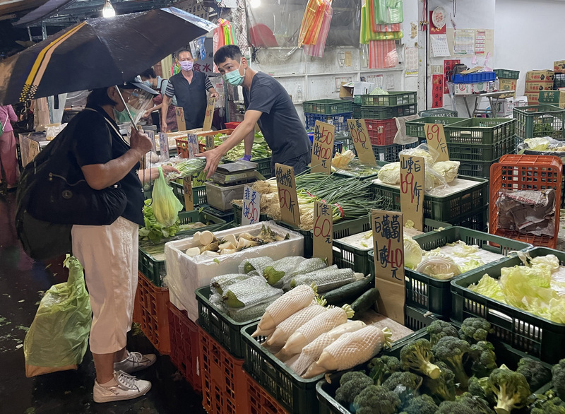 菜價今續飆！大雨後轉晴農損更嚴重 農委會急因應。 (圖：中央社)