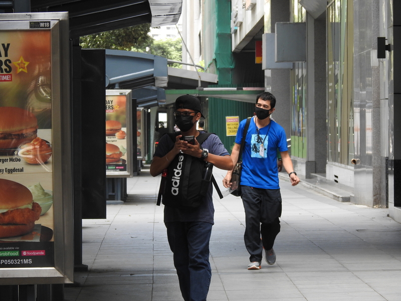 大馬尼拉地區6日起實施為期兩週的類封城抗疫措施，行人明顯減少。 (圖：中央社)