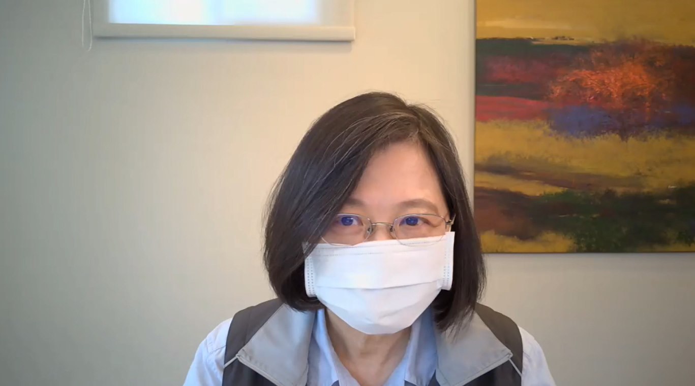 兼任民進黨主席的蔡英文總統11日在中執會上表示，振興是政府的重點工作，行政院會考量今年的疫情，並參考去年經驗，提出振興方案。(民進黨提供)