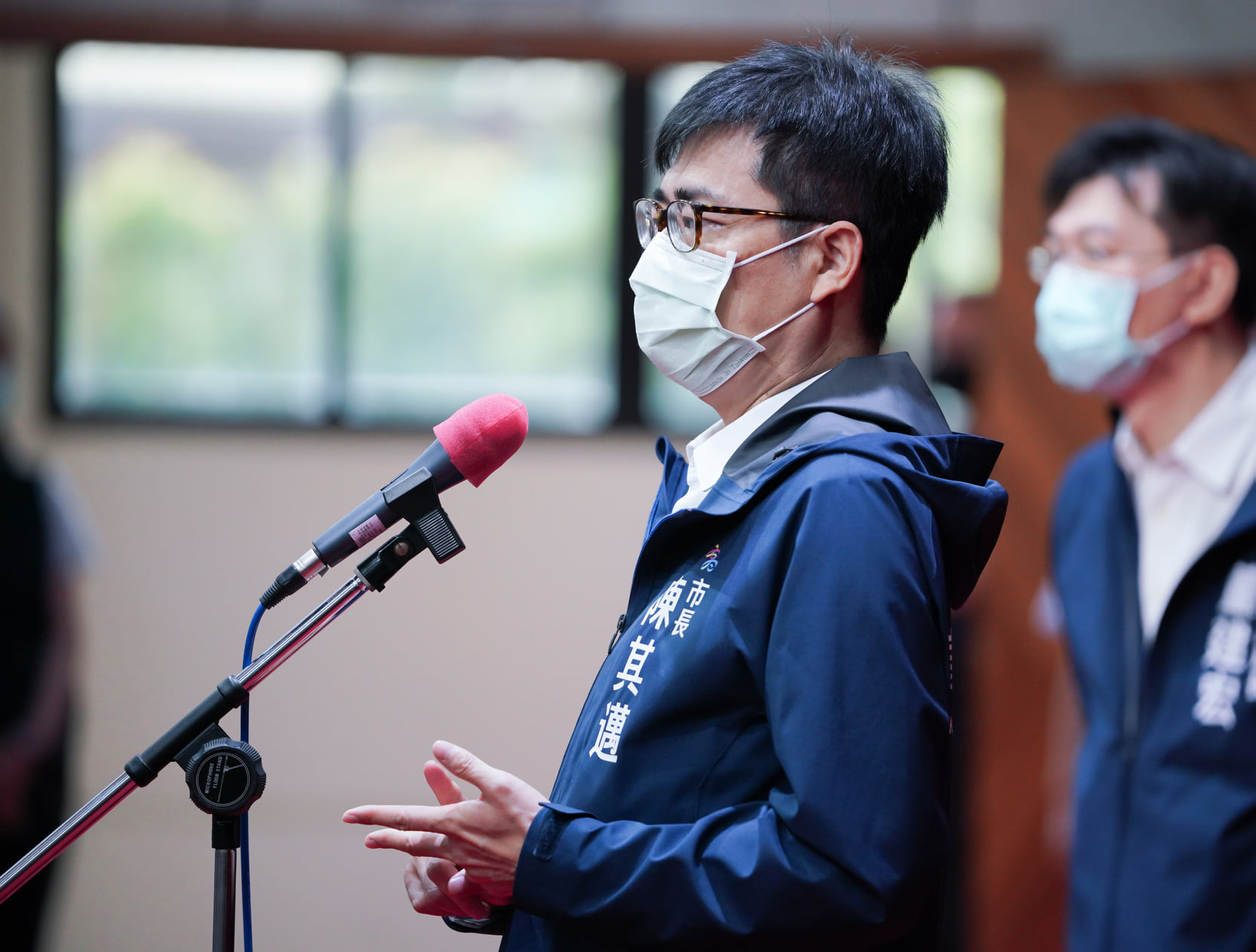 行政院正在評估「全民免費領五倍券」，高雄市長陳其邁表示「樂觀其成」，將會加碼高雄券，擴大振興經濟效益。(資料照/陳其邁臉書)