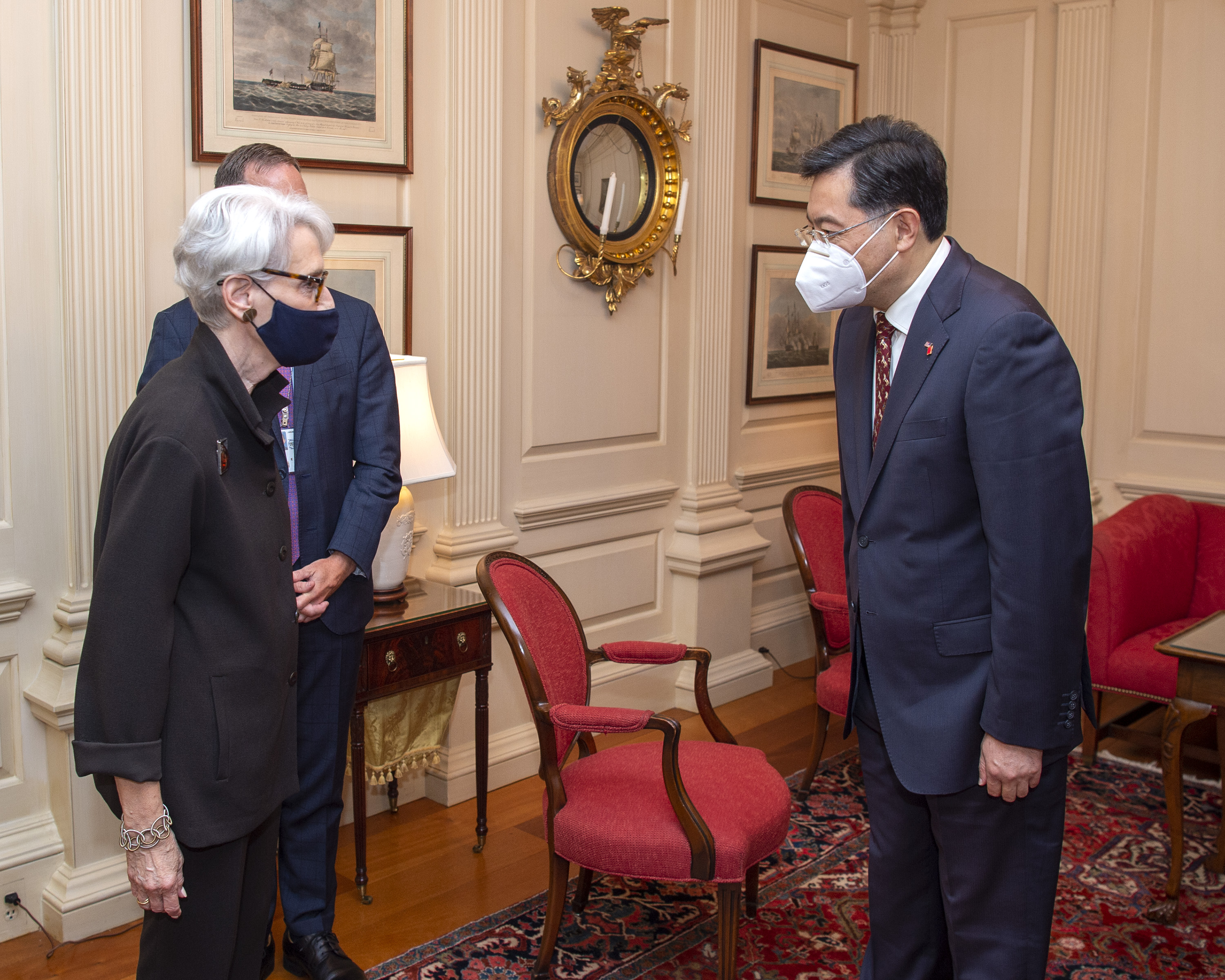 美國副國務卿雪蔓（Wendy Sherman）12日在國務院會見中國新任駐美大使秦剛。(圖:雪蔓推特)