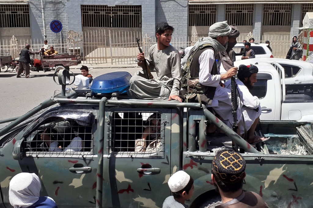 在民兵組織塔利班(Taliban)迅速接管阿富汗之後，可能引發難民潮，對各國造成壓力，尤其是重量級的伊朗和土耳其，他們或許看到推升影響力的契機，卻不希望有更多難民湧入。(AFP)