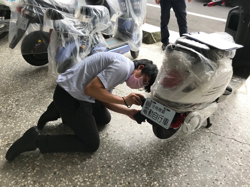 微型電動二輪車納管 須投保強制險。示意圖。 (圖：中央社)
