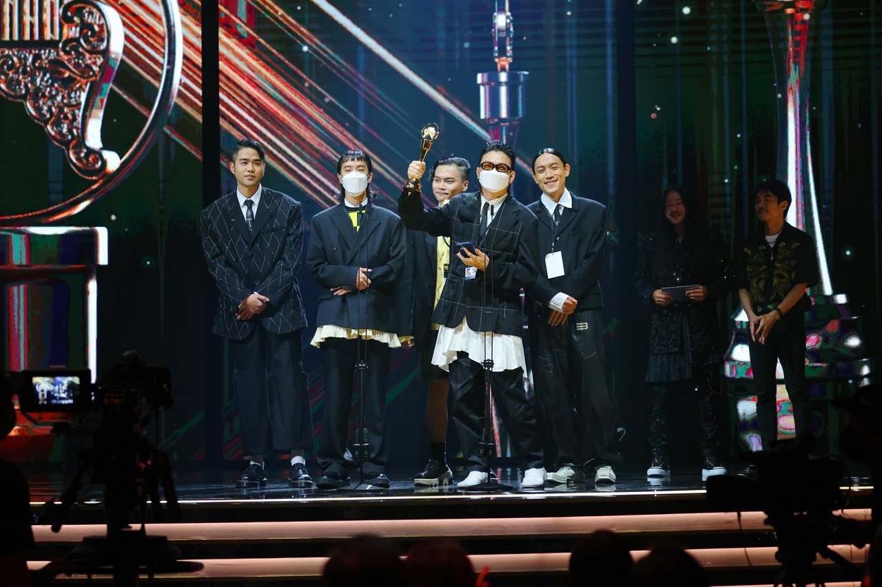 備受關注的第32屆金曲獎最佳樂團大獎揭曉，由紅到國際的落日飛車一舉摘下。(圖：金曲GMA臉書)