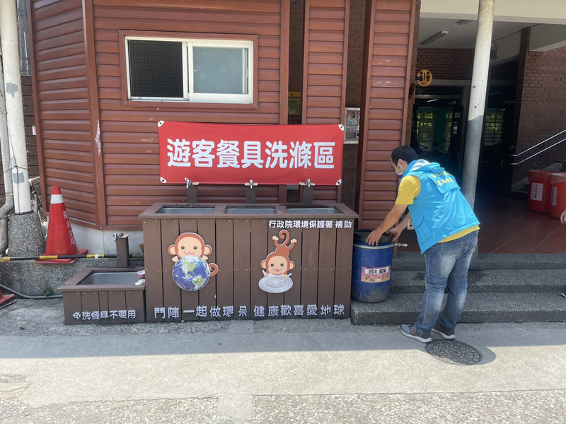 防堵非洲豬瘟，行政院環境保護署25日表示，要求各地方單位移除公共空間廚餘桶，包含畜牧場、夜市等地區。(圖：中央社)