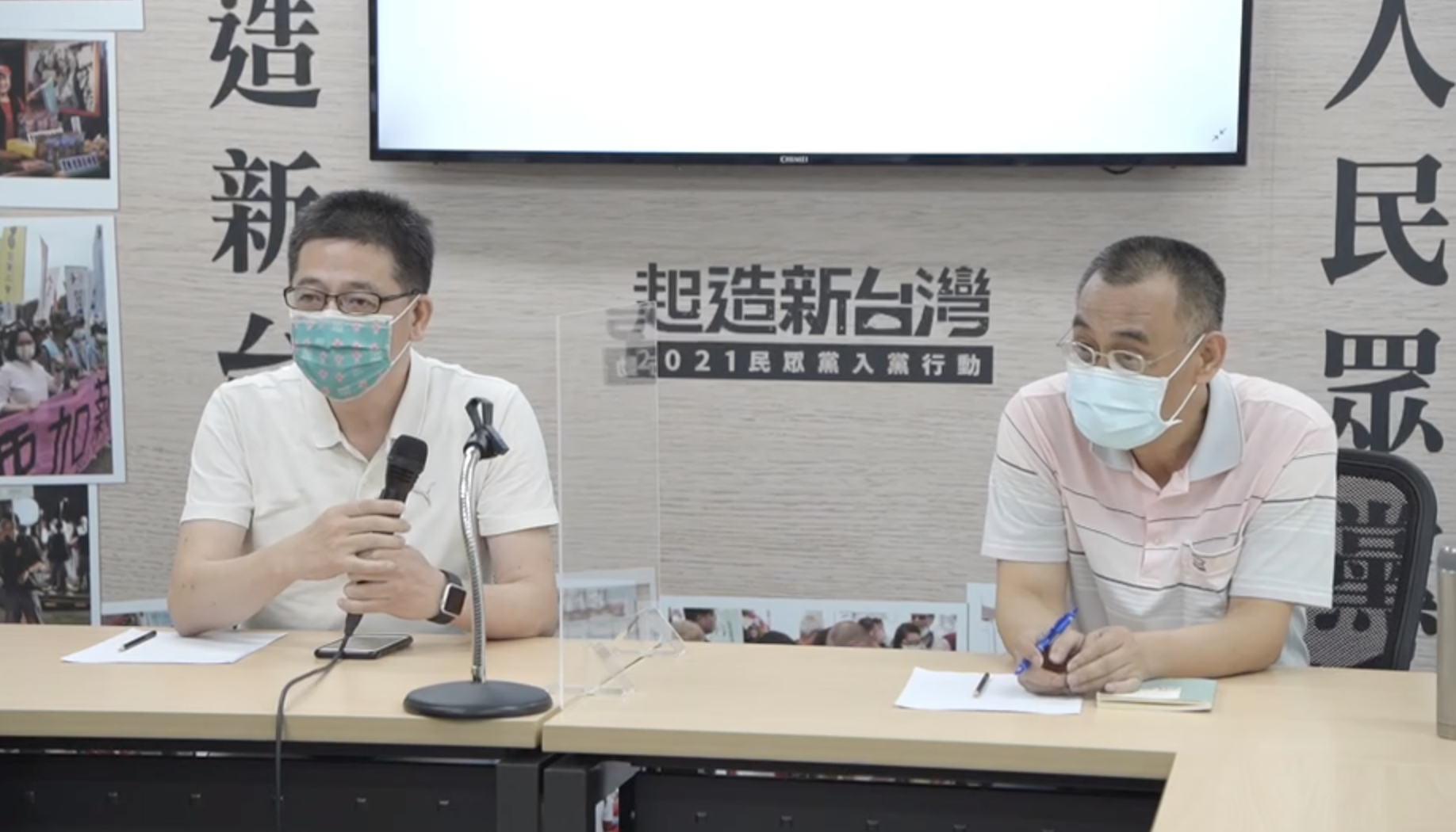 韓國瑜的心腹好友黃文財(右)擔任民眾黨媒體總監，他26日與民眾黨秘書長謝立功共同接受媒體聯訪。(民眾黨提供)
