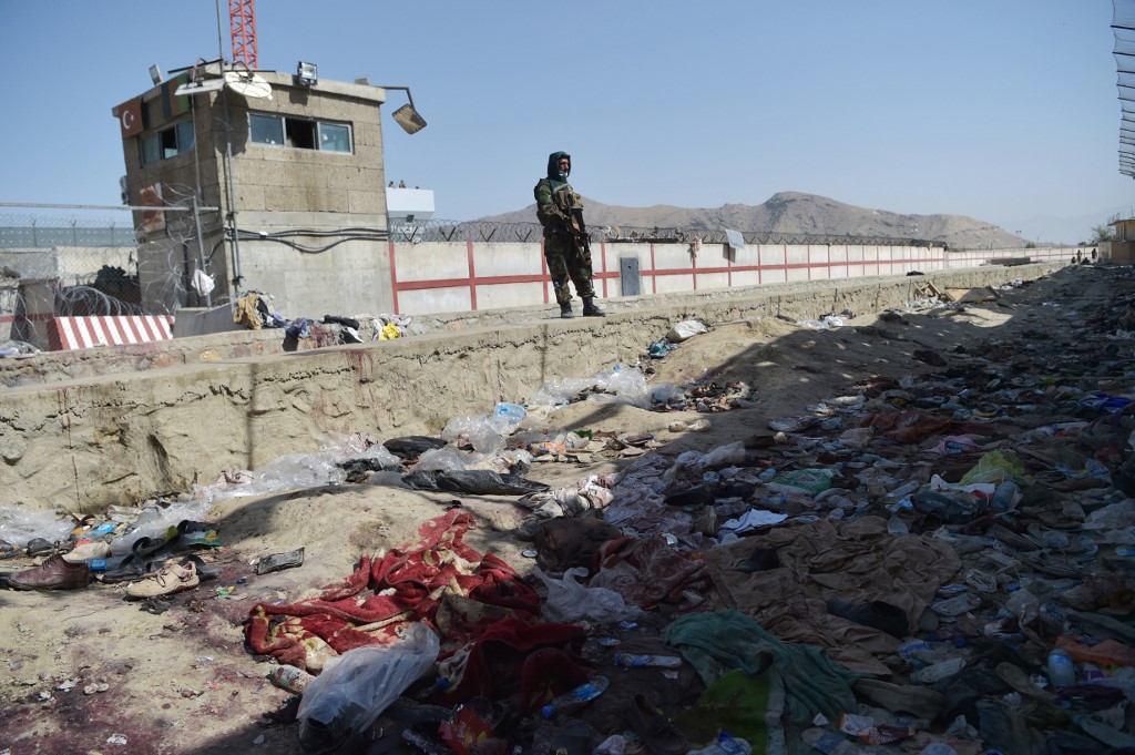 在阿富汗首都喀布爾(Kabul)機場26日發生2起自殺炸彈攻擊事件，造成包括13名美軍在内的至少85人死亡之後，中國和俄羅斯都表達強烈譴責。(AFP)