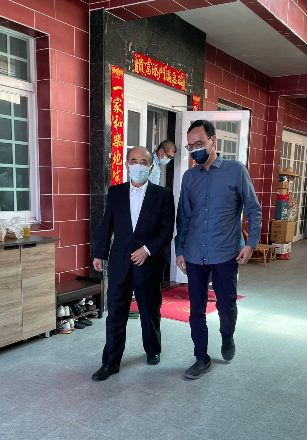 前新北市長朱立倫28日拜會前立法院長王金平。(朱立倫辦公室提供)