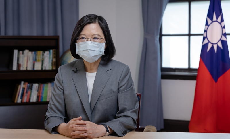 總統蔡英文31日以錄影方式為「凱達格蘭論壇-2021亞太安全對話」致詞時表示，台灣不走向軍事對抗，盼與鄰國在和平、穩定、且互惠的原則下共存。（總統府提供） (圖：中央社)