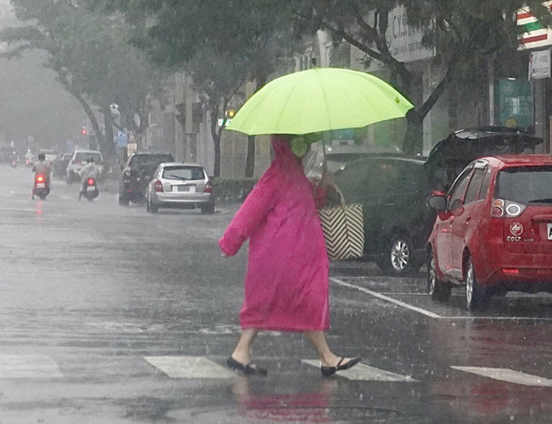 氣象局預測，璨樹影響台灣的時間從明天至13日，總雨量最多的是宜蘭山區，上看700毫米。(圖：中央社)