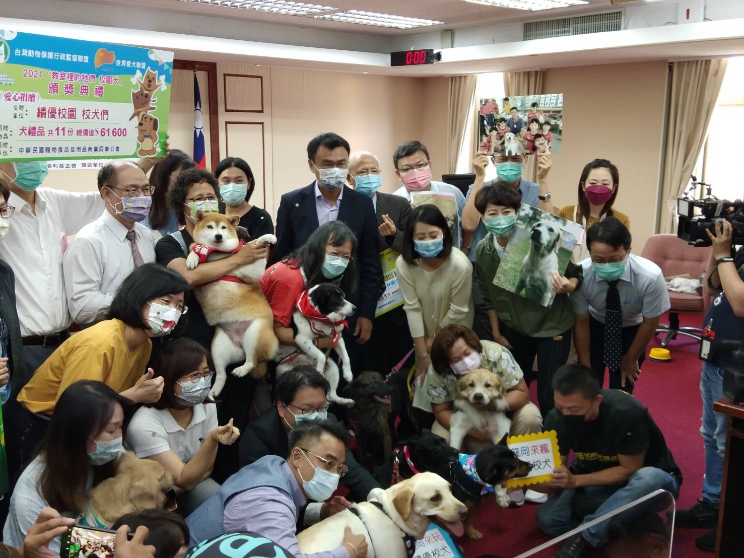 動保團體舉辦校犬績優頒獎典禮，新北市安溪國中的明星校犬「可樂」獲得特優。(王韋婷攝)