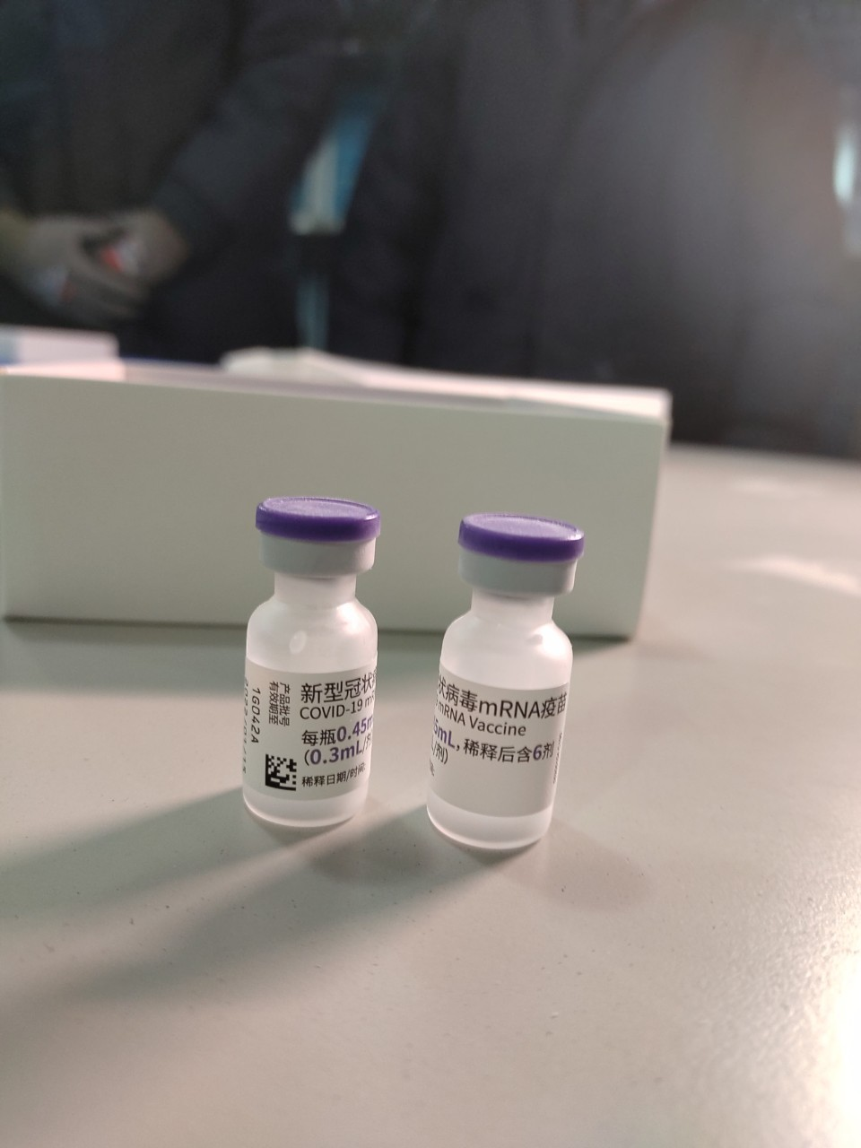 首批客製化標籤BNT疫苗可望30日抵台。(圖為我國爭取到的首批印有「復必泰」標籤的BNT疫苗/食藥署提供)