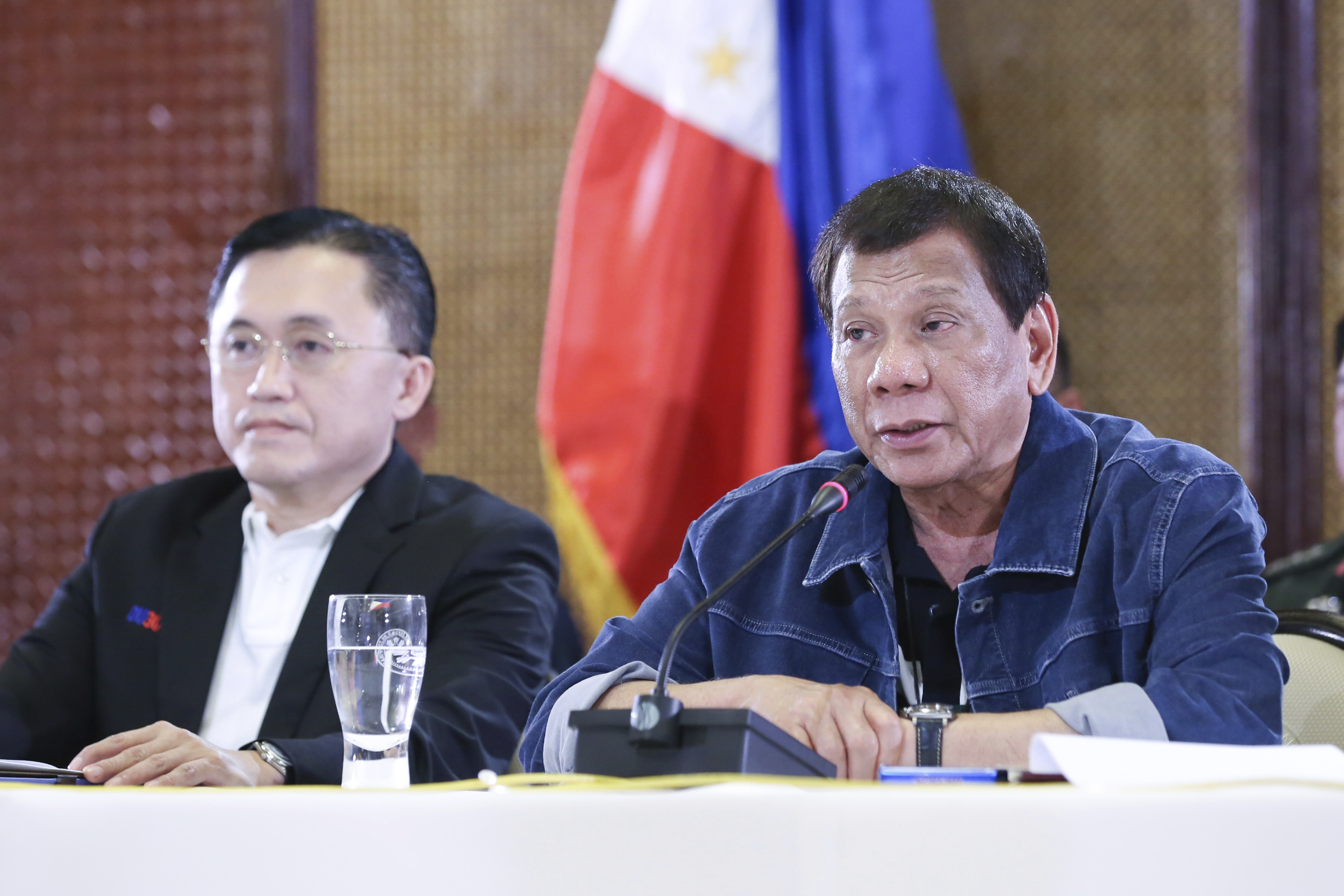 菲律賓參議員克里斯多福．吳（Christopher Bong Go,右）和總統杜特蒂（Rodrigo Duterte）。 (AP/達志影像)