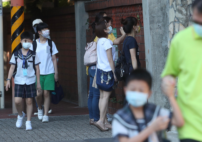 新北市政府教育局表示，因應Delta病毒入侵，11日新增3所學校、139人預防性停課。 (非當事人／中央社)