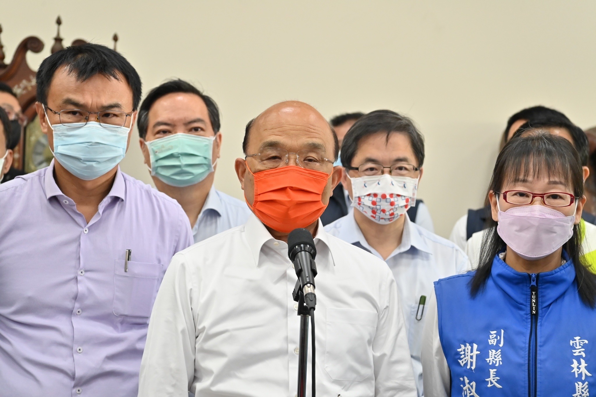 針對雙北校園接連傳出疫情，行政院長蘇貞昌10日表示，目前沒有升三級的條件。(行政院提供)