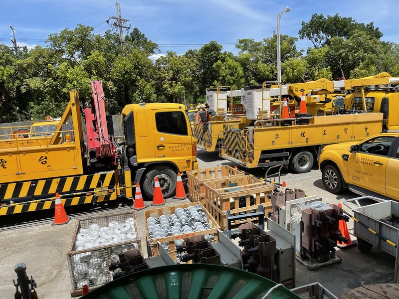 颱風璨樹來襲，軍方和台電都已進駐恆春半島，台電屏東區營業處成立緊急應變小組，並完成災害搶修人力與設備盤點。(台電提供／中央社)