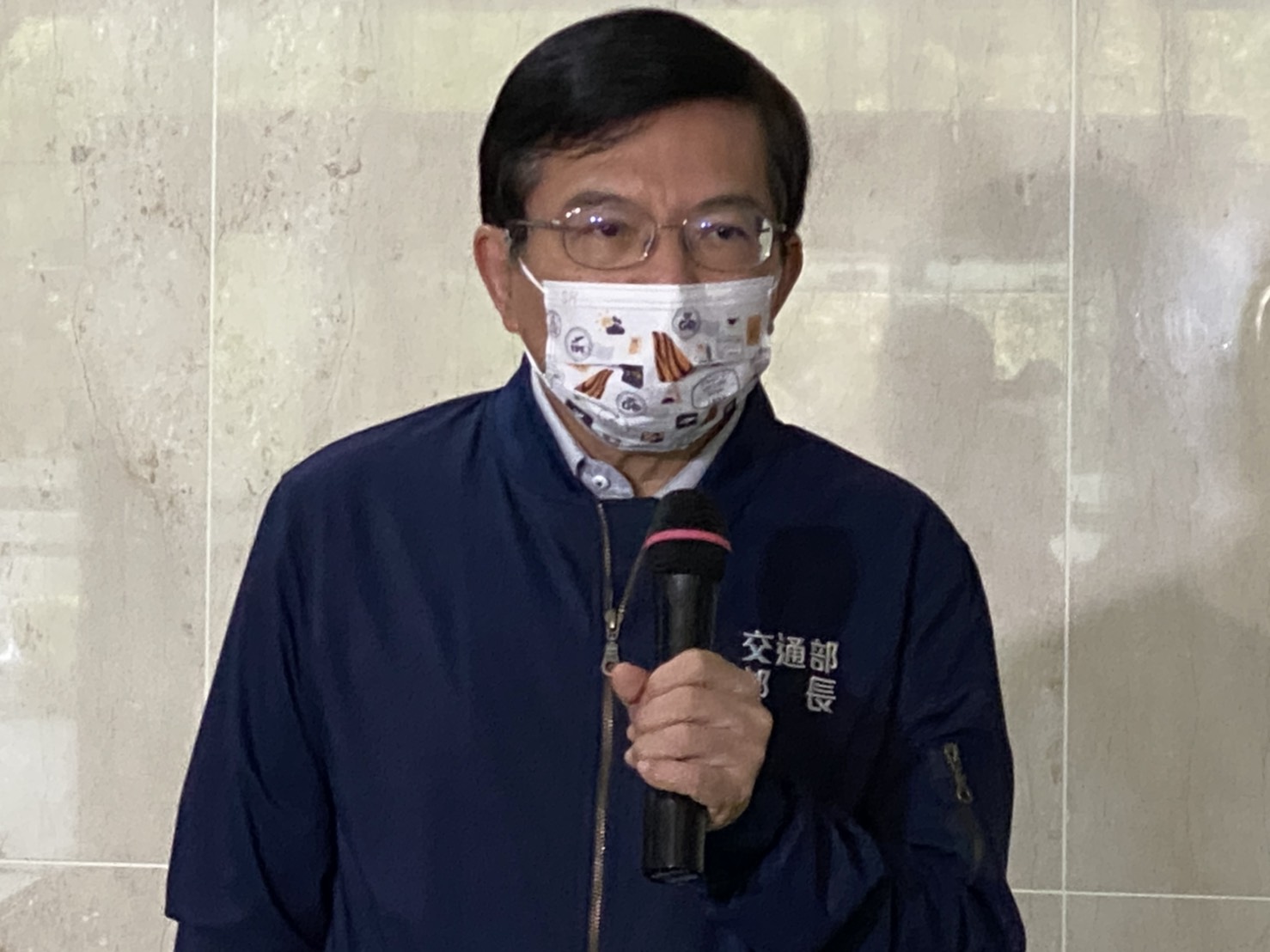 交通部長王國材6日下午受訪時表示，初步是以恢復高鐵販售無站票的自由座為原則，一些例外原則也需先釐清，建議高鐵準備好再上路。(資料照/吳琍君攝)