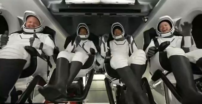 鼓勵太空民主化 SpaceX平民之旅安返地球(圖取自SpaceX/twitter)