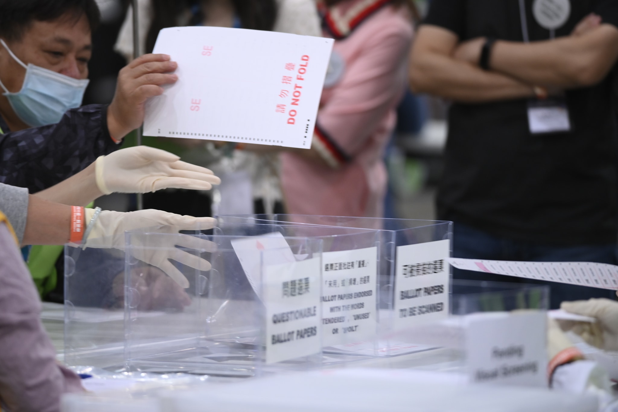 香港選舉委員會選舉19日舉行，經過通宵點票，今早產生364個議席。(圖：立場新聞)