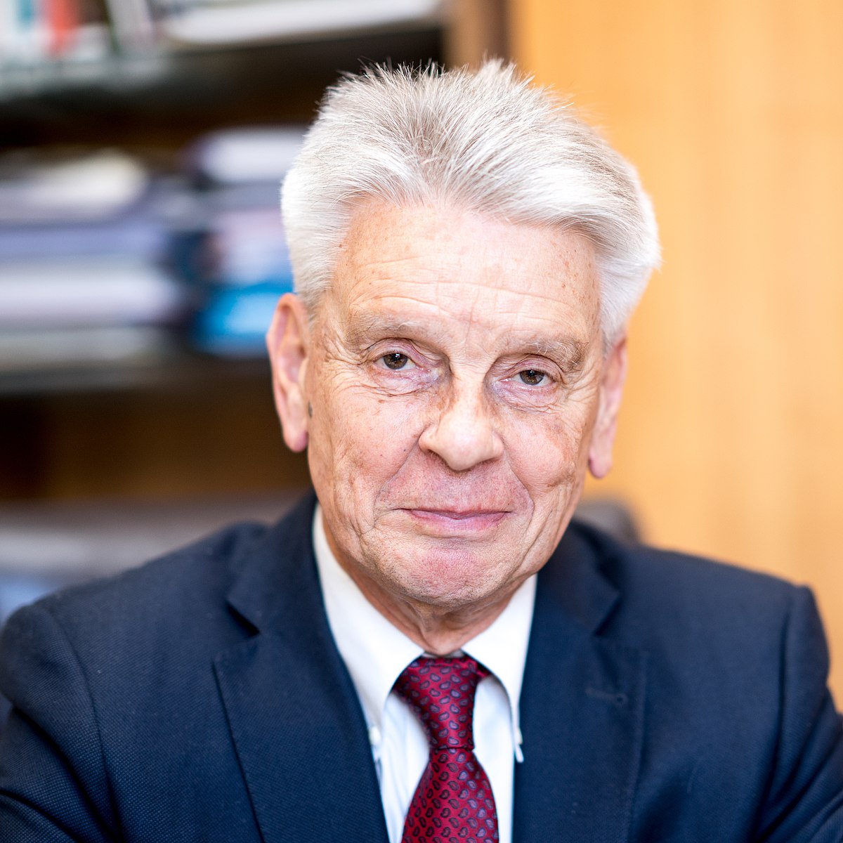 駐法國代表處與參議院友台小組主席李察(Alain Richard)。(圖：Jacques Paquier, CC BY 2.0)