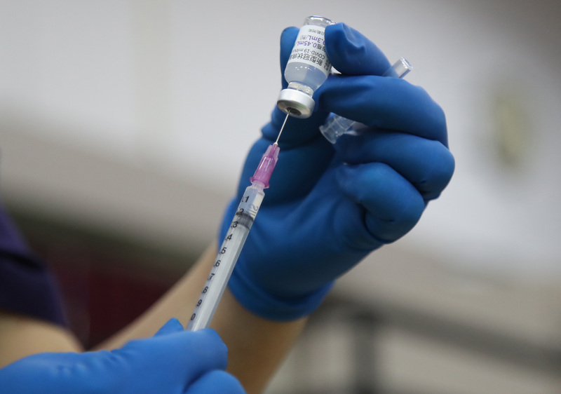 第11輪COVID-19疫苗11日上午10時開始分流預約。 (圖：中央社)