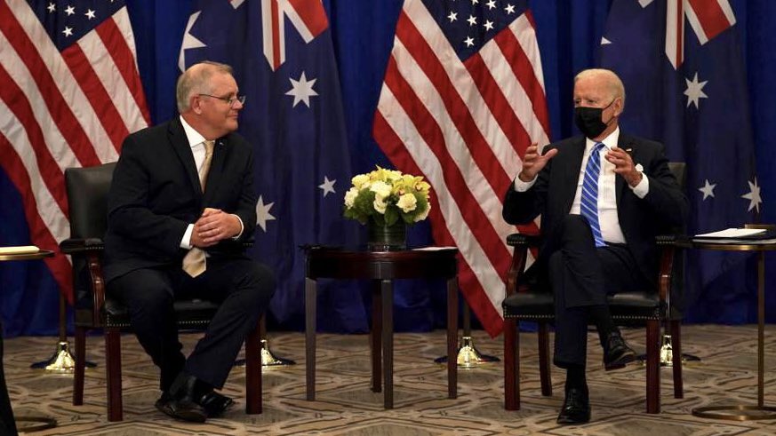 美國總統拜登(Joe Biden,右)與澳洲總理莫里森（Scott Morrison）21日在紐約舉行雙邊會談。 (圖:推特)