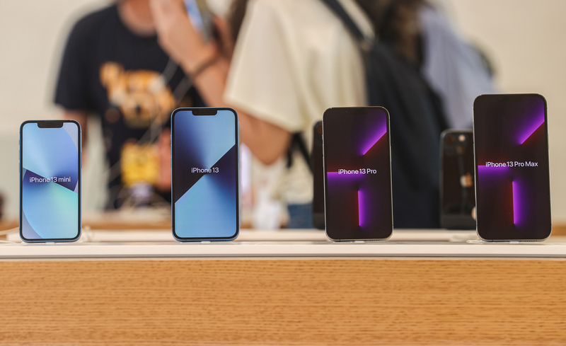 摩根大通19日下調蘋果智慧手機iPhone在關鍵年終假期旺季的銷售預估。(圖：中央社)