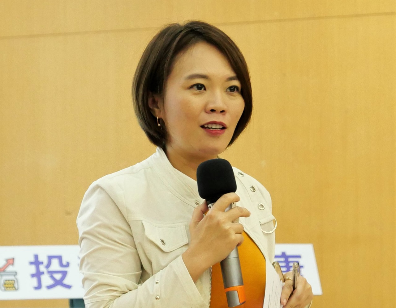 民進黨發言人簡舒培2日表示，國民黨不只反美豬，也反美、反科學、反貿易。(圖：簡舒培臉書)