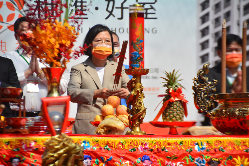 蔡英文總統30日表示，希望中央與地方能密切合作，強化推動社宅的量能。(圖:中央社)