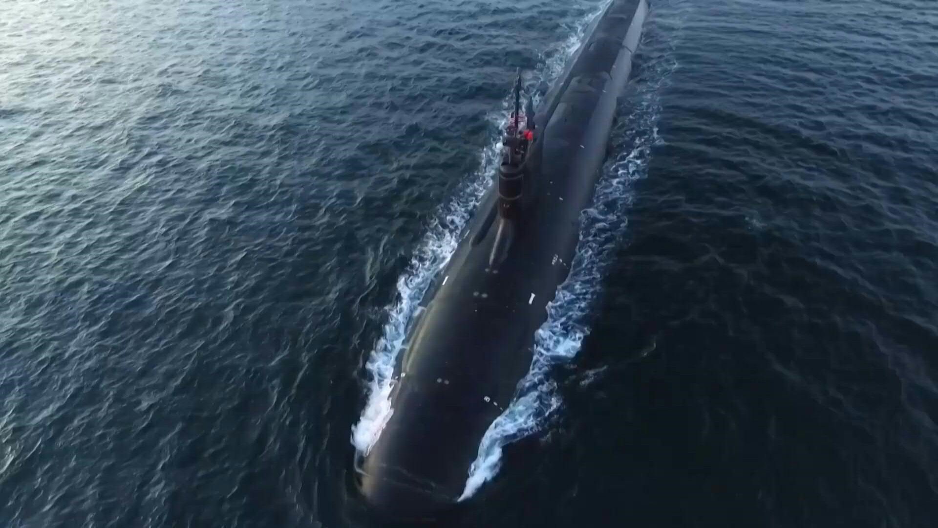美英澳AUKUS協議正式簽署，澳洲將採購8艘核動力潛艦。圖為美軍維吉尼亞級密蘇里號核潛艇 (SSN 780) (AFP)