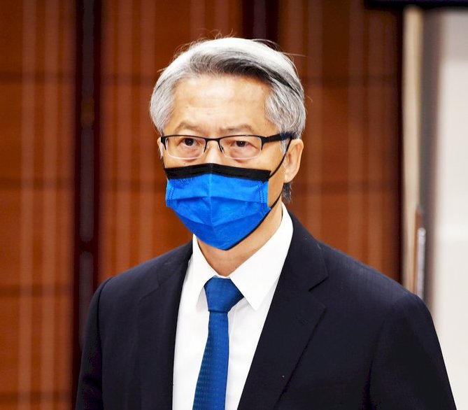 中研院院長廖俊智(圖)4日在立法院備詢，對莫德納可否混打AZ、高端議題表示，疫苗問題牽涉複雜，實際上還是要靠臨床證明。(圖：中央社)