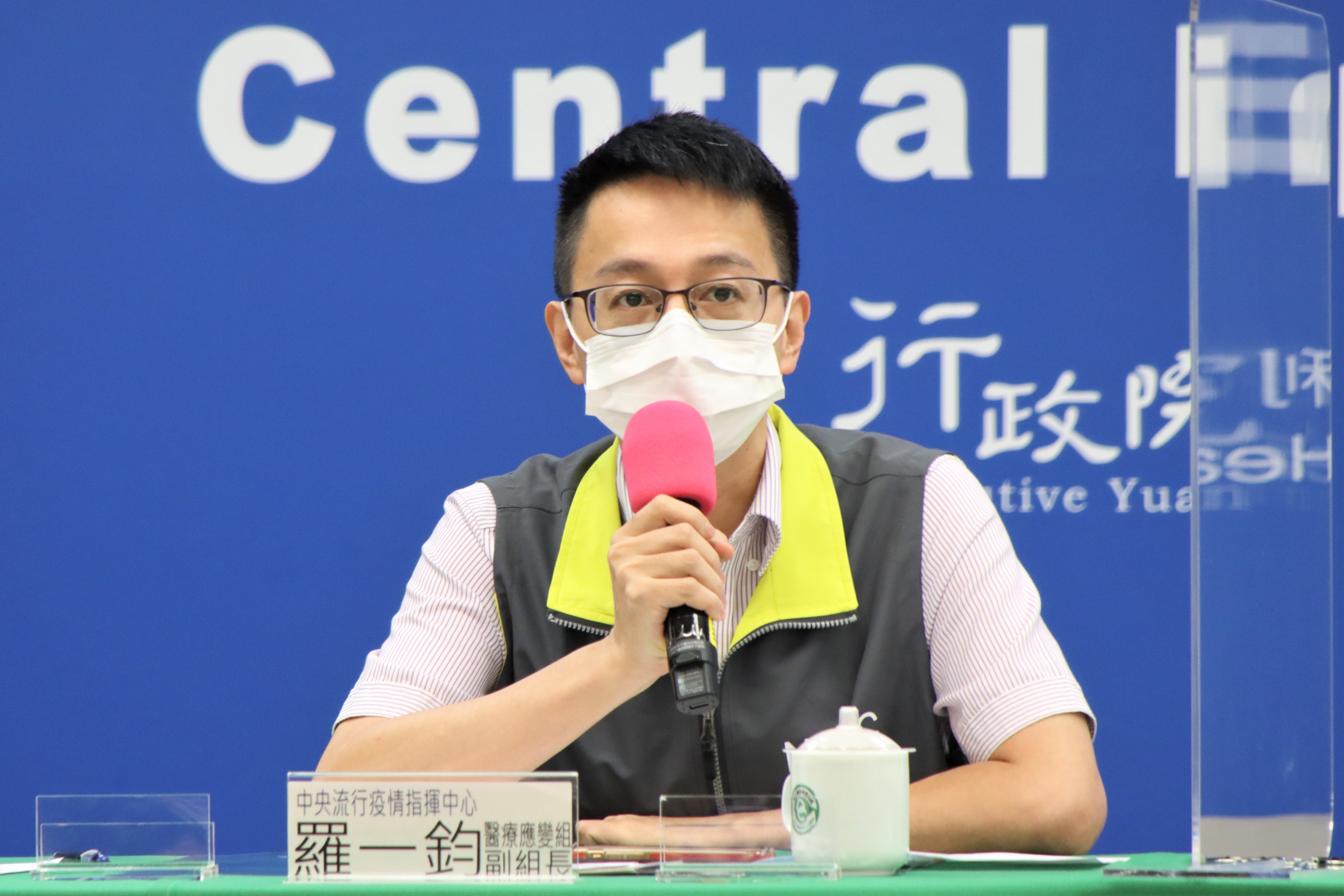 羅一鈞6日表示，7成疫苗覆蓋率是降級的重要考慮因素之一。(指揮中心提供)