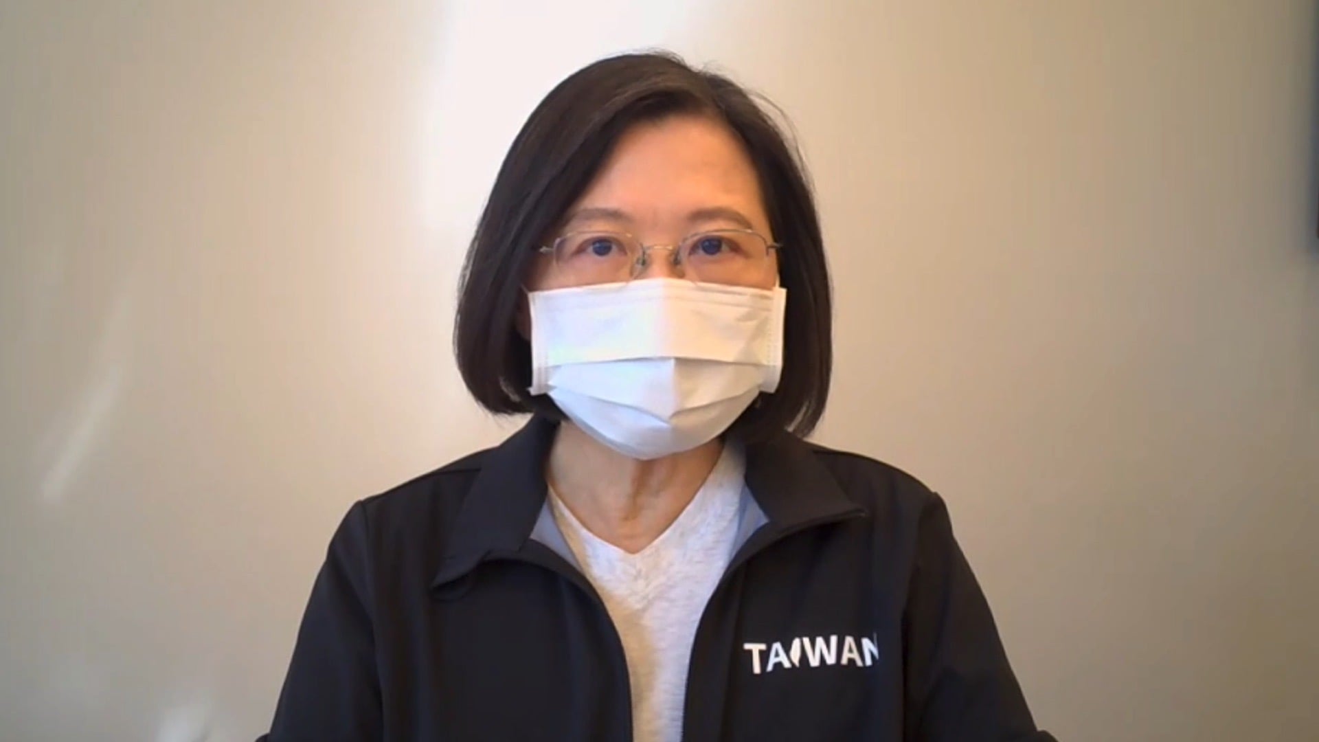 蔡英文總統24日在民進黨中常會上宣示，北京當局對台商在中國經營的事業，以選擇性的執法進行恫嚇，只會讓兩岸的距離越走越遠。（圖：民進黨提供）