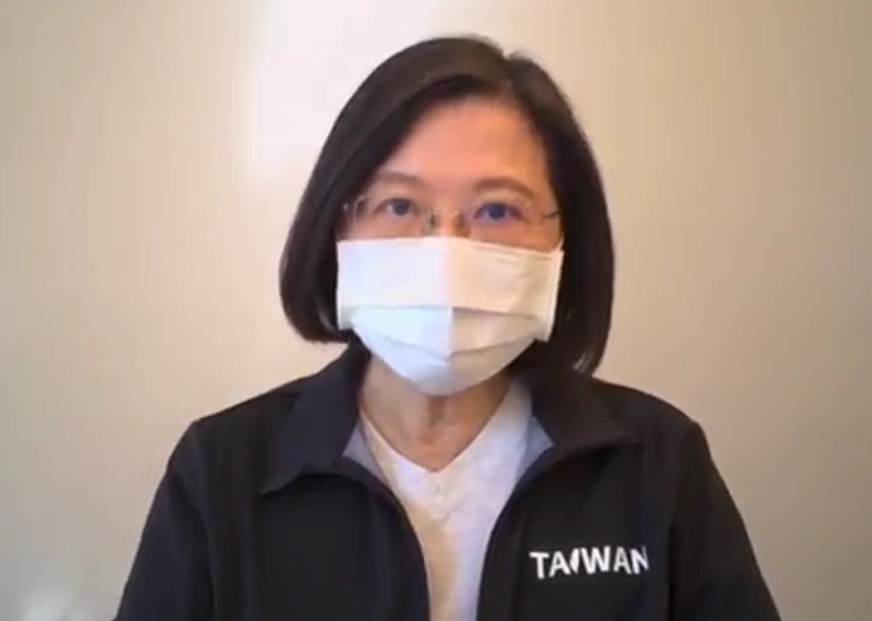 兼任民進黨主席的蔡英文總統6日在中常會上表示，對岸的做法，已經嚴重破壞區域的和平穩定，她要正告北京當局，務必要有所克制，避免擦槍走火。(民進黨提供)
