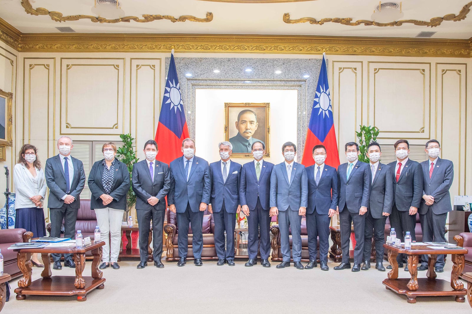 法國參議院代表團訪問台灣，法國參議院友台小組主席李察(Alain Richard)8日表示，希望台法關係可以更加深化、經常化，並在經濟、教育和科學等領域深入交流。（圖：立法院提供）