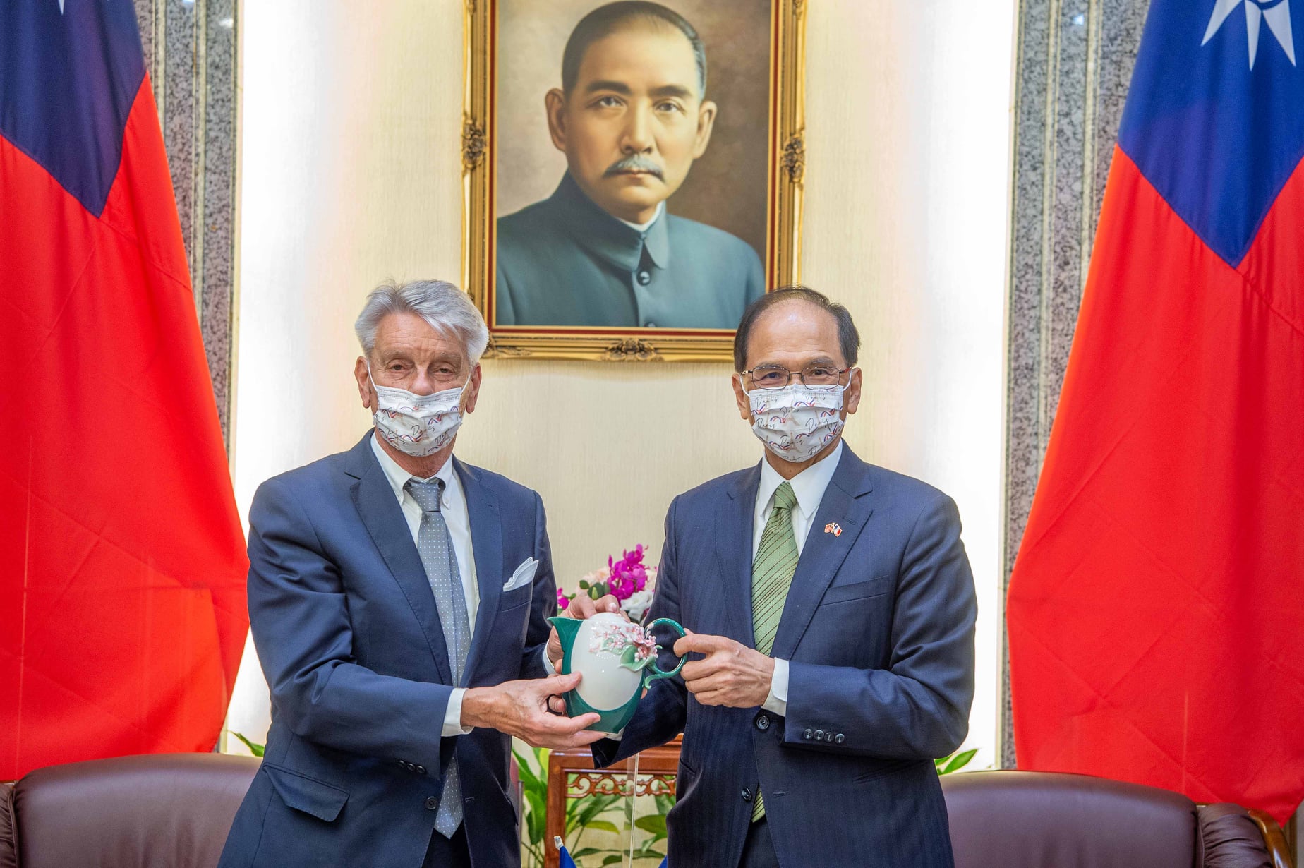 立法院長游錫堃8日接見及款宴法國參議院友台小組主席李察（Alain Richard）一行。（圖：立法院提供）