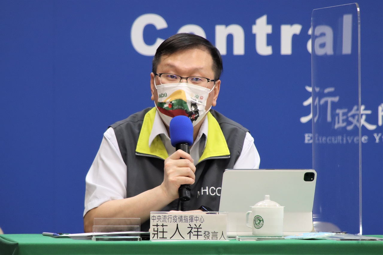 中央流行疫情指揮中心12日晚間表示，為利疫苗資源有效利用，「COVID-19公費疫苗預約平台」第11期將延長預約時間至10月13日晚間6時止。圖為中央流行疫情指揮中心發言人莊人祥。(指揮中心提供)