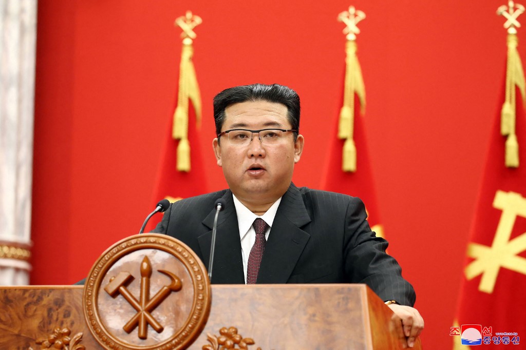 北韓領導人金正恩執政滿10年，面臨國內經濟嚴峻考驗。(AFP)