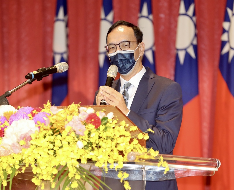 國民黨主席朱立倫出席12日在台北出席華僑救國聯合總會第69屆全球華僑節大會，並上台致詞。 (圖：中央社)
