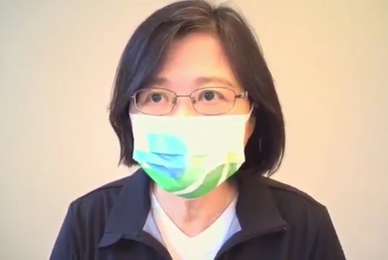 蔡英文總統13日表示，她針對台灣當前的內外挑戰，提出了「四個堅持」，盼朝野政黨團結一致，共同因應國家內外的各種艱鉅挑戰。(民進黨提供)