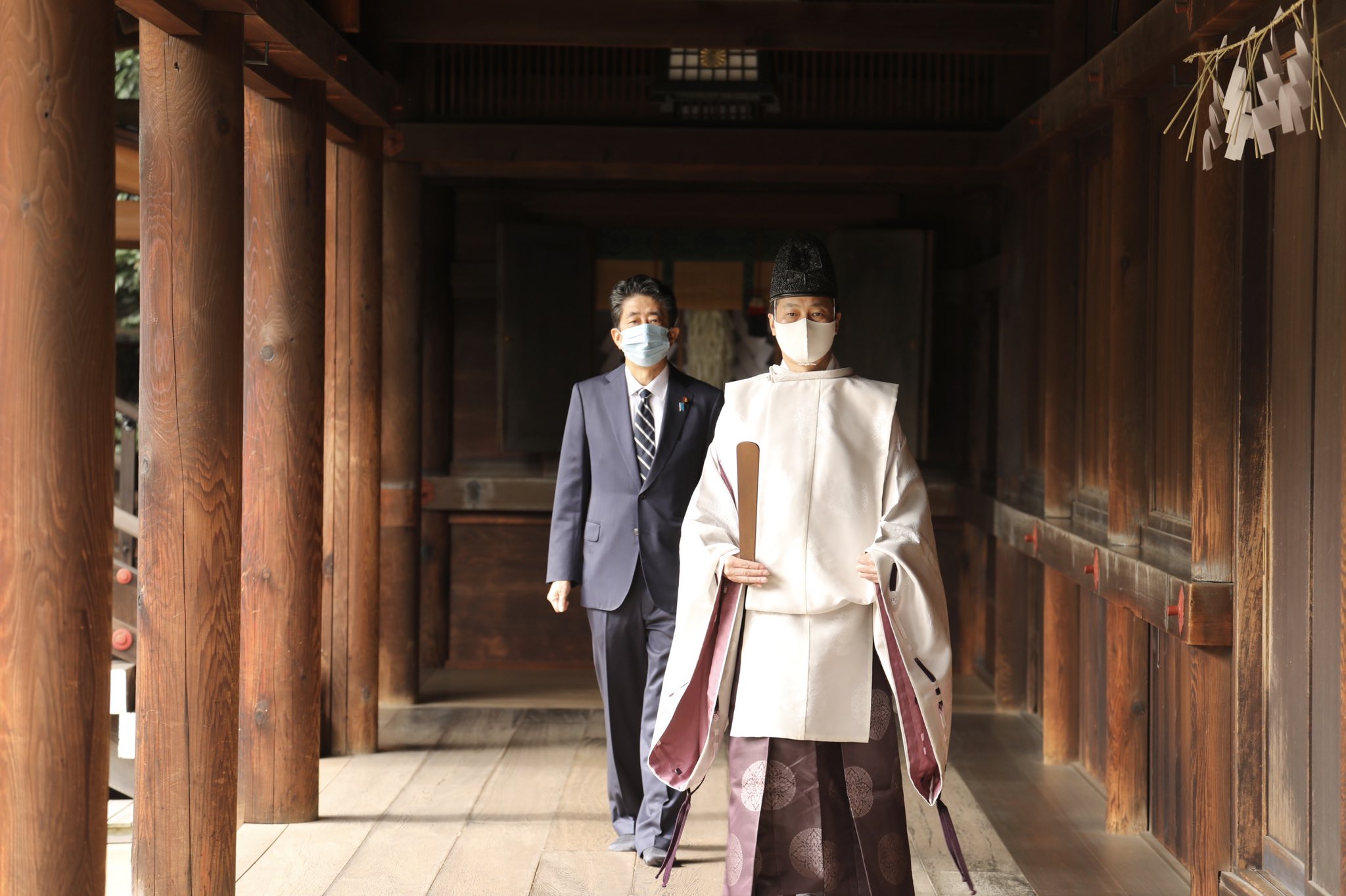 日本前首相安倍晉三透過推特表示14日前往靖國神社參拜。 (圖:取自安倍推特)